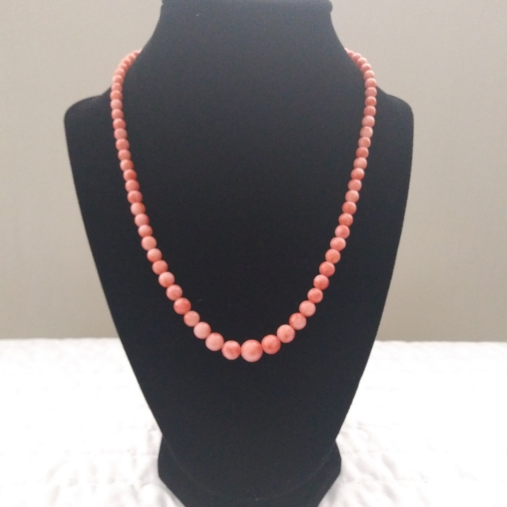 14k Gold Vintage Graduated Genuine Coral